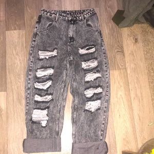 Ripped baggy jeans